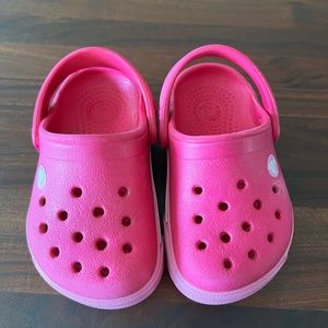 Crocs size 4/5c.  Toddler sizing.  Pink and white.
